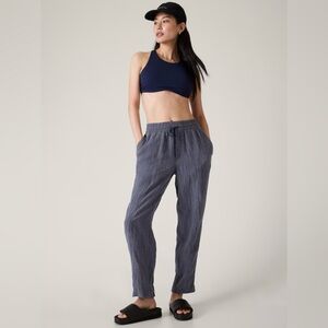 Athleta Retreat Linen Ankle Pant // Raining Violet
